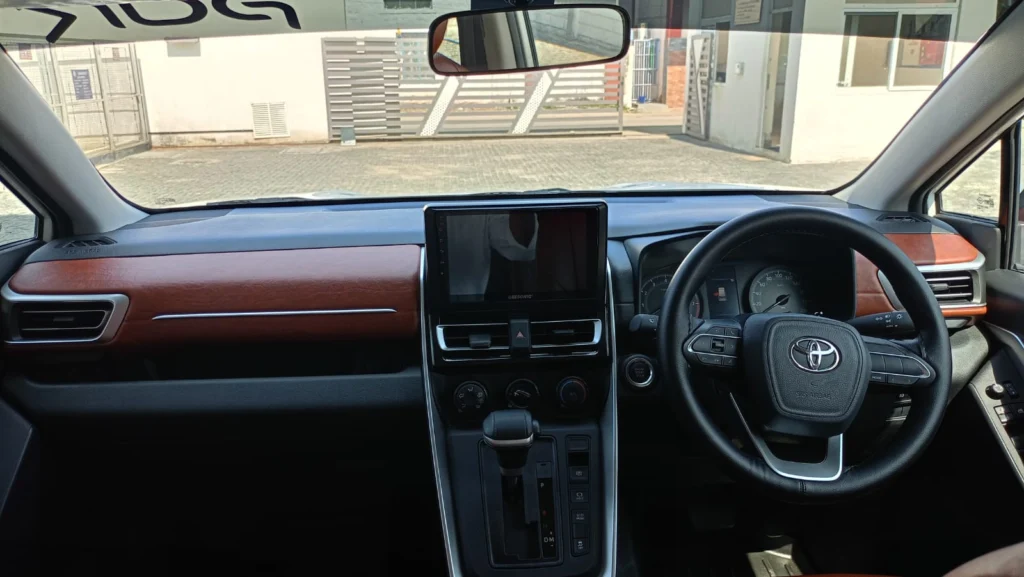 Innova Hycross dashboard view